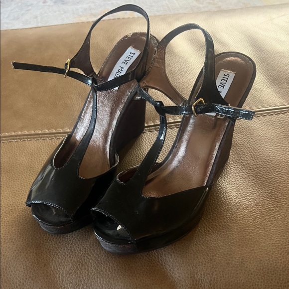 Steve Madden Black Patent Wedge Sandals - Picture 1 of 6
